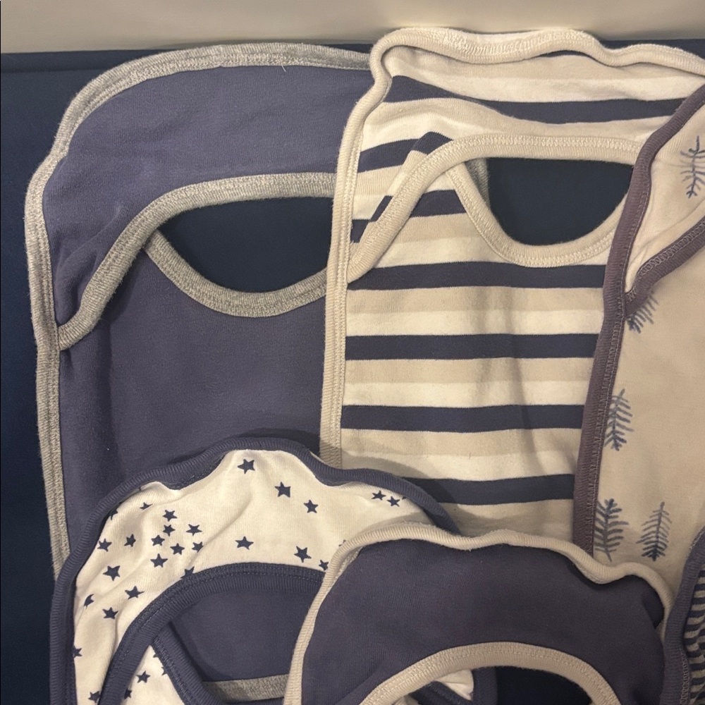 Burt’s Bees Baby Set of 5 (and one free!) Baby Bibs - Picture 3 of 5